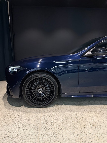 Mercedes-Benz C300 5 of 5