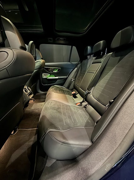 Mercedes-Benz C300 10 of 18