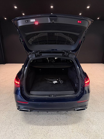 Mercedes-Benz C300 9 of 18