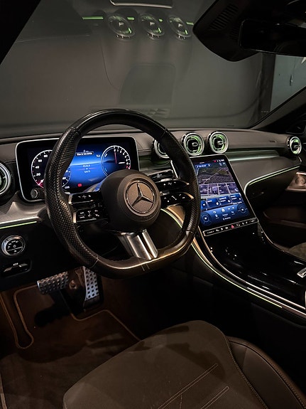 Mercedes-Benz C300 12 of 18