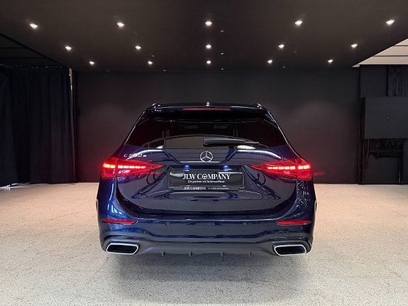 Mercedes-Benz C300 7 of 18