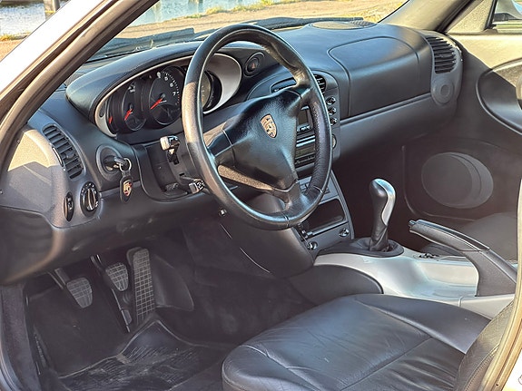 Porsche 911 Carrera 4 5 of 5