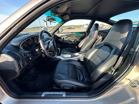 Porsche 911 Carrera 4 6 of 9