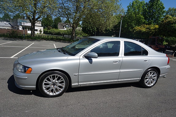 Volvo S60 3 of 5