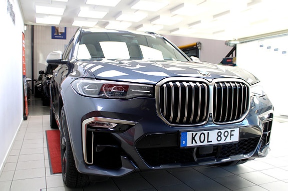 BMW X7 4 of 5