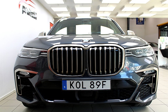BMW X7 3 of 5