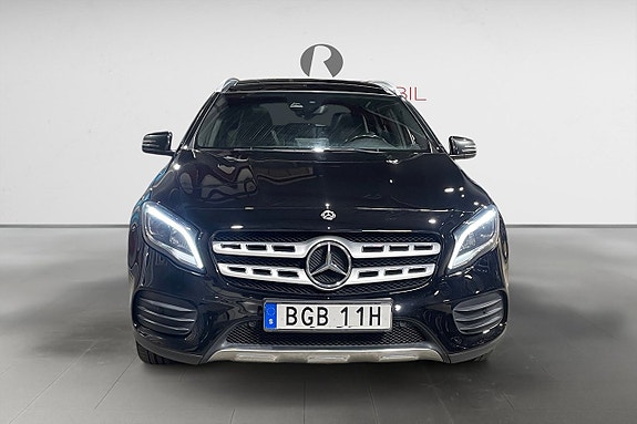 Mercedes-Benz GLA200 10 of 17