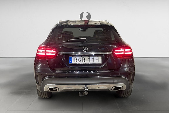 Mercedes-Benz GLA200 6 of 17