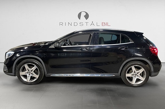 Mercedes-Benz GLA200 4 of 17