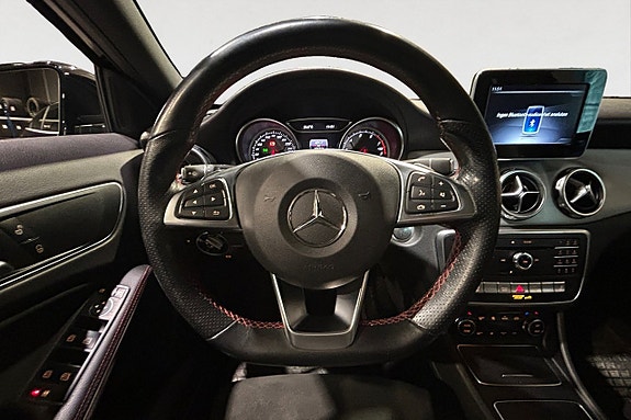 Mercedes-Benz GLA200 13 of 17