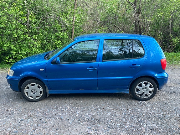 Volkswagen Polo 2 of 5
