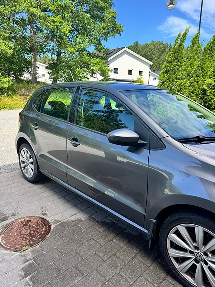 Volkswagen Polo 2 of 5