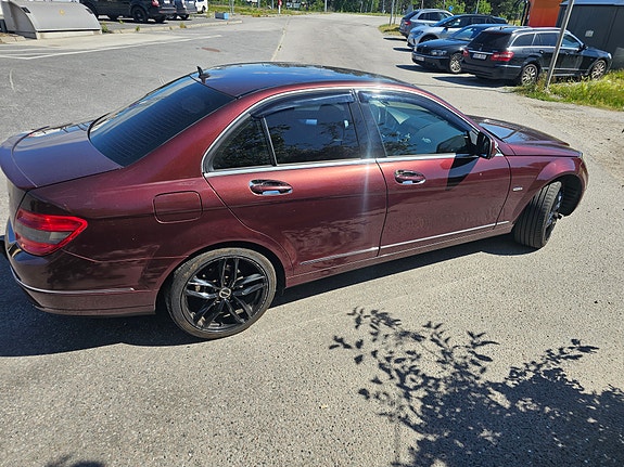 Mercedes-Benz C180 4 of 5