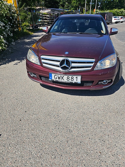 Mercedes-Benz C180 2 of 5