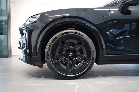 Porsche Cayenne 10 of 29