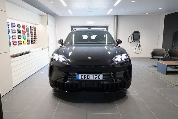 Porsche Cayenne 3 of 5