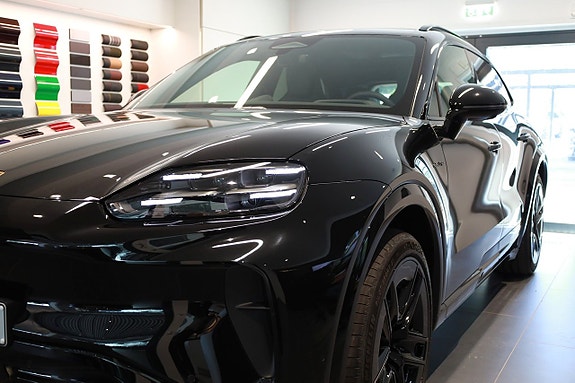 Porsche Cayenne 4 of 5