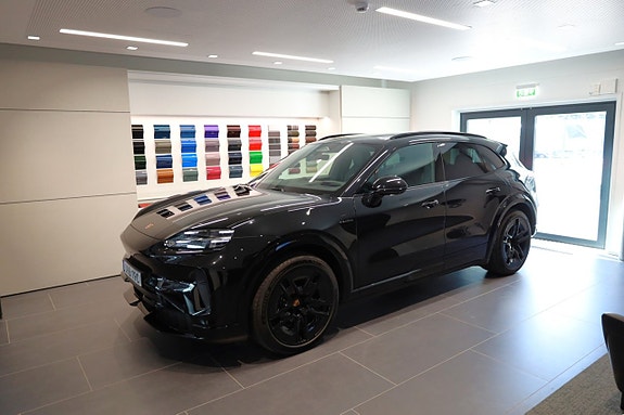 Porsche Cayenne 2 of 5