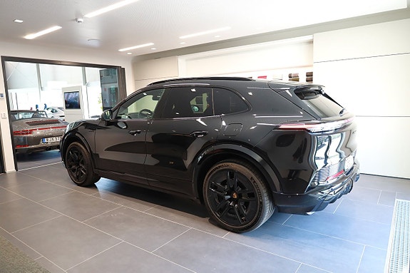 Porsche Cayenne 9 of 29