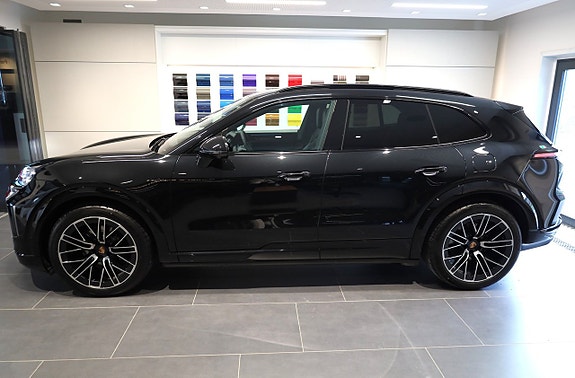 Porsche Cayenne 3 of 5