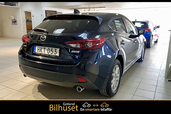 Mazda 3 4 of 5