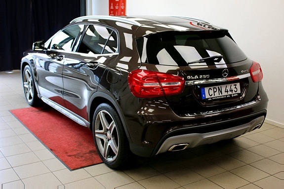 Mercedes-Benz GLA250 18 of 27