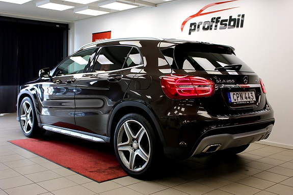 Mercedes-Benz GLA250 24 of 27