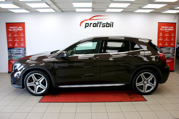 Mercedes-Benz GLA250 2 of 27
