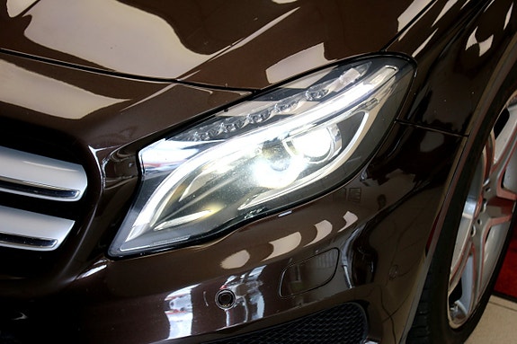 Mercedes-Benz GLA250 25 of 27