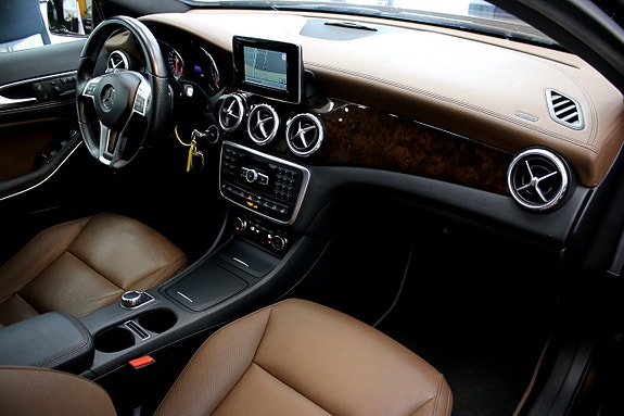 Mercedes-Benz GLA250 13 of 27