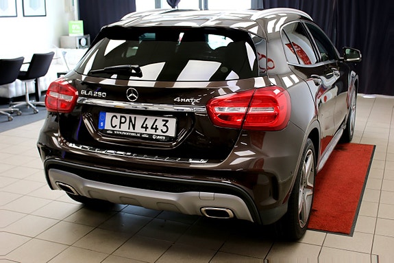 Mercedes-Benz GLA250 17 of 27