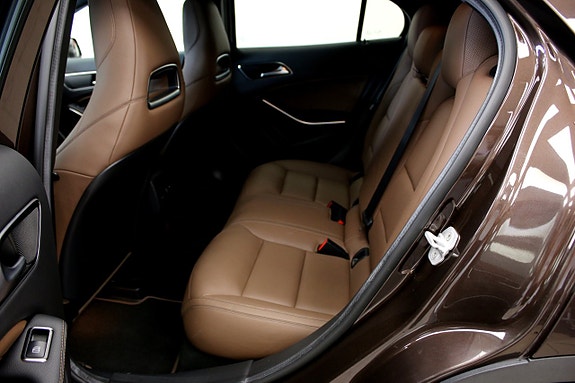 Mercedes-Benz GLA250 12 of 27