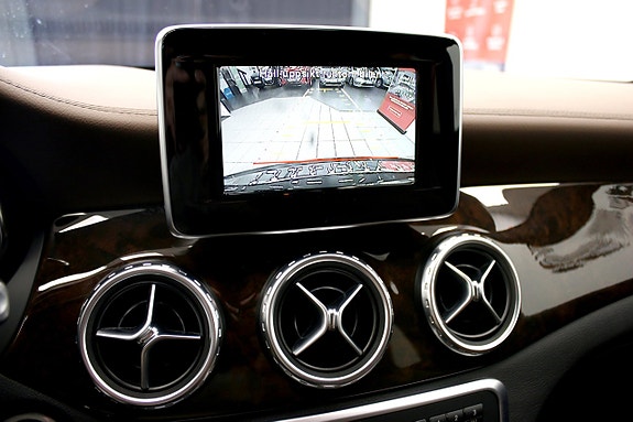 Mercedes-Benz GLA250 7 of 27