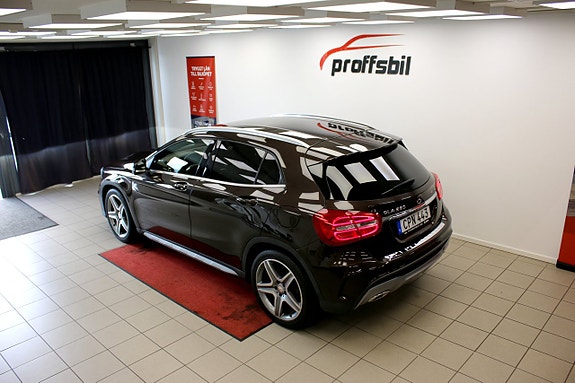 Mercedes-Benz GLA250 23 of 27