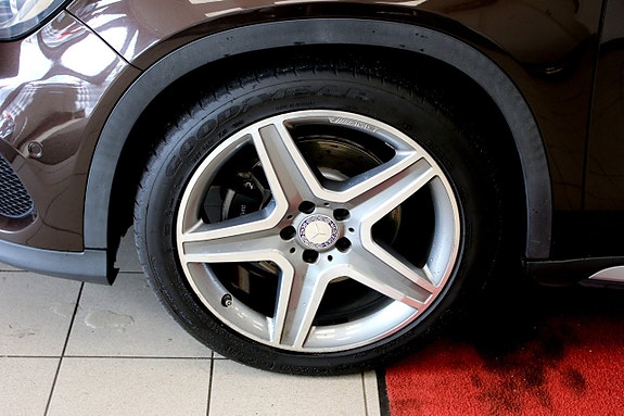 Mercedes-Benz GLA250 14 of 27