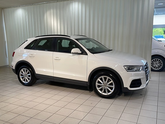 Audi Q3 2 of 5