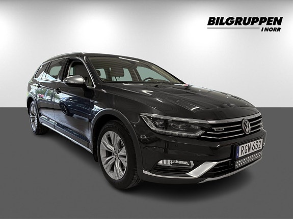 Volkswagen Passat Alltrack 3 of 5