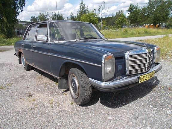 Mercedes-Benz 220 2 of 5
