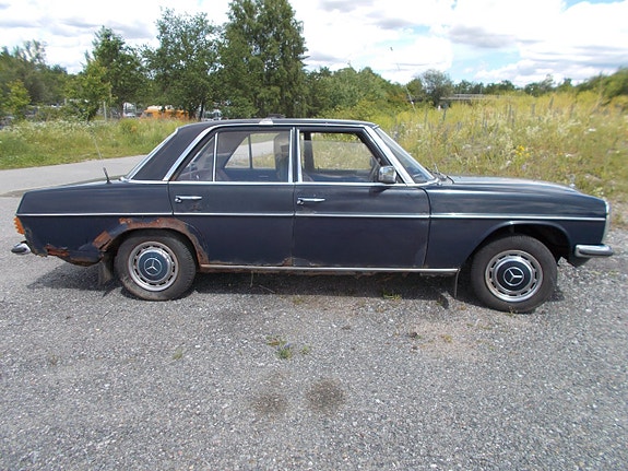 Mercedes-Benz 220 3 of 5