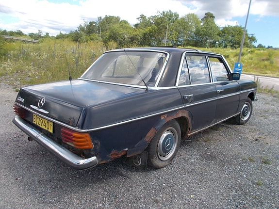 Mercedes-Benz 220 4 of 5