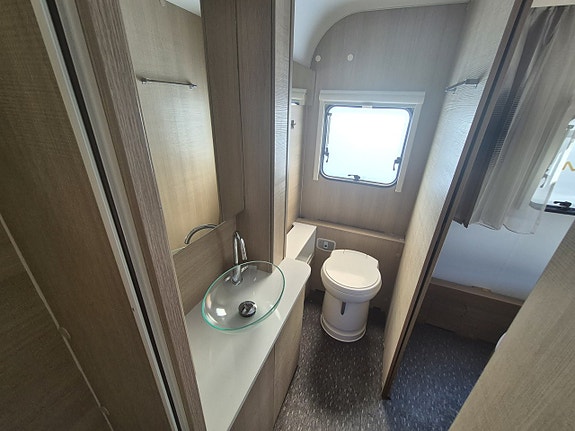 Adria Adora 613 UT (Lufttält)(Queensbed) 8 of 8