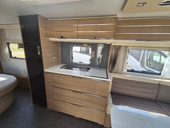 Adria Adora 613 UT (Lufttält)(Queensbed) 4 of 8