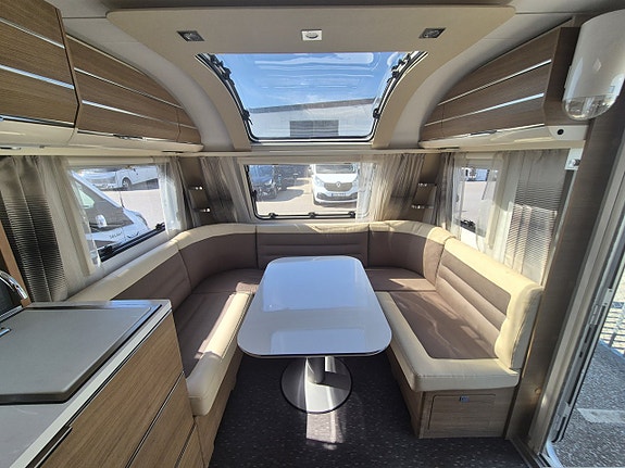 Adria Adora 613 UT (Lufttält)(Queensbed) 3 of 8