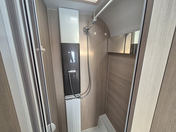 Adria Adora 613 UT (Lufttält)(Queensbed) 7 of 8