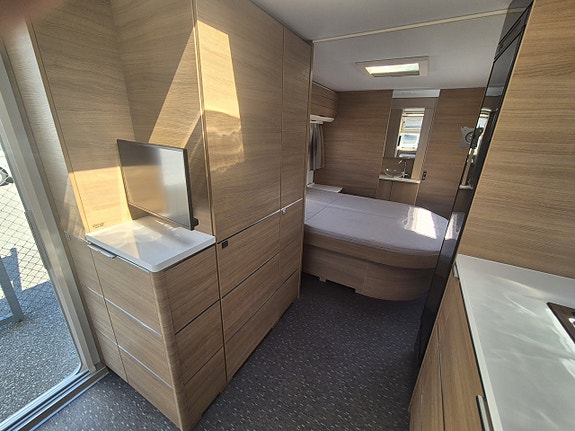 Adria Adora 613 UT (Lufttält)(Queensbed) 5 of 8