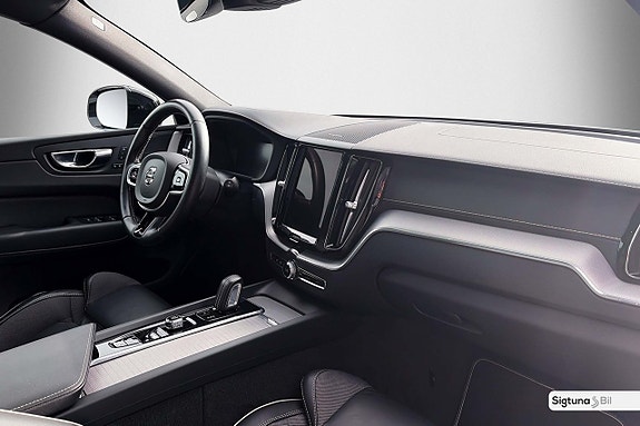 Volvo XC60 13 of 30