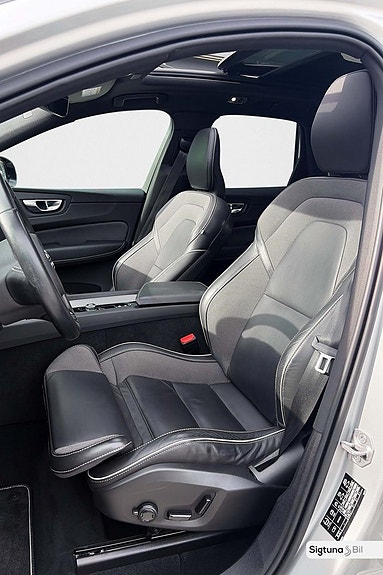 Volvo XC60 11 of 30