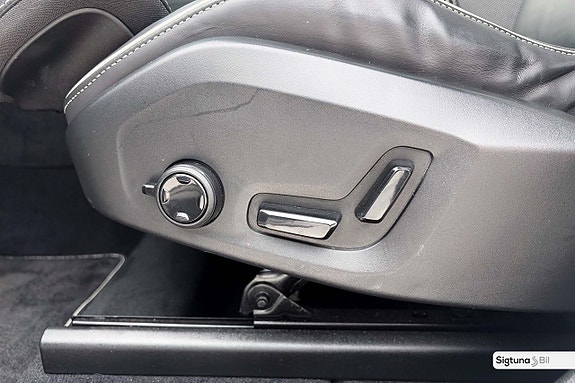 Volvo XC60 12 of 30