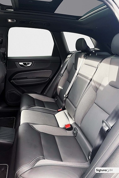 Volvo XC60 14 of 30