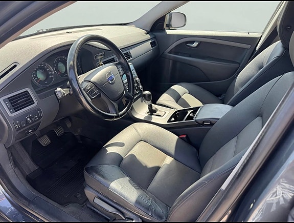 Volvo V70 9 of 14